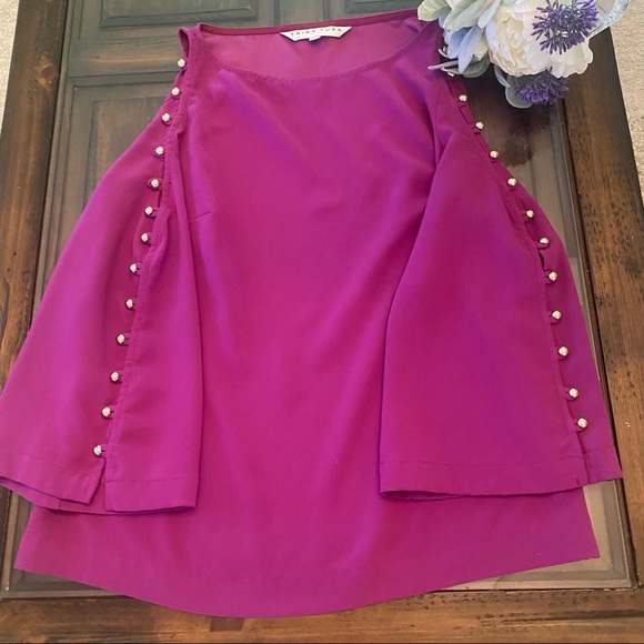 Trina Turk Amor Cold Shoulders Magenta Top Size S - Picture 4 of 11
